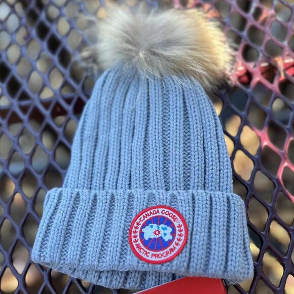 ❤️GRAY Canada Goose Beanie With Pom Pom Unisex